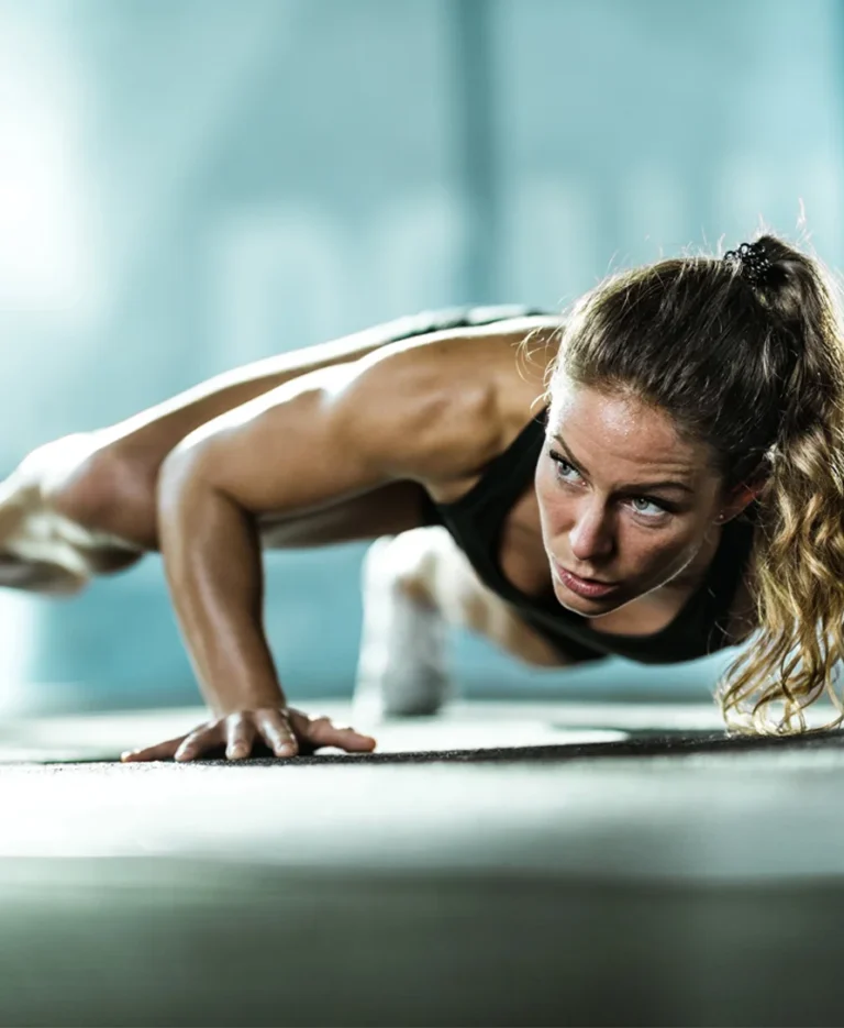 a woman doing push ups